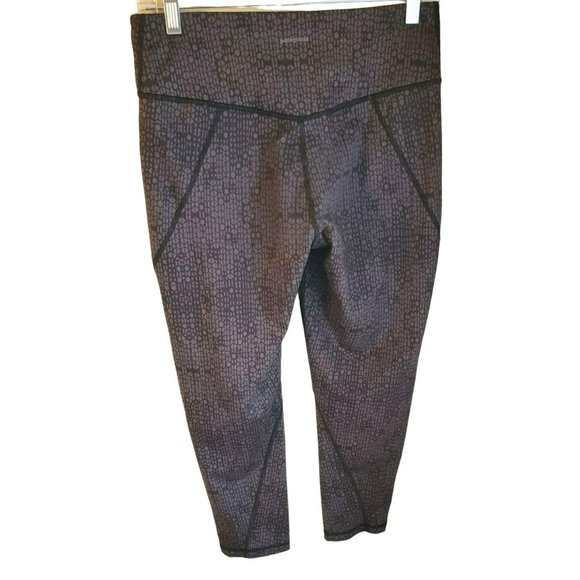 Patagonia Worn Wear Women's Black Grey Geometric Print Centered Crop Pants - Picture 2 of 5